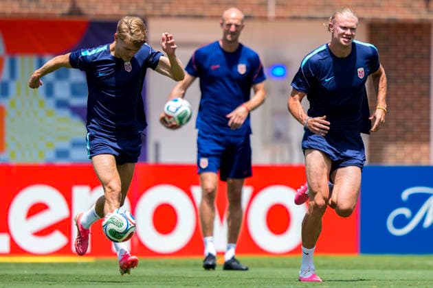 World Cup 2026 Dallas, Texas , USA 20260629. Martin odegaard and Erling Braut Haaland during a training session with the Norwegian men s national football team at (SMU) Southern Methodist University in Dallas. Photo: Fredrik Varfjell NTB Dallas, Texas United States EDITORIAL USE ONLY. RESTRICTED USE FOR BETTING COMPANIES Ref:_SPOYppUO_xSqbg.jpg *** 2026 World Cup, Dallas, Texas, USA 20260629 Martin Odegaard and Erling Braut Haaland during a training session with the Norwegian men’s national soccer team at SMU (Southern Methodist University) in Dallas. Photo: Fredrik Varfjell, NTB. Dallas, Texas, United States. EDITORIAL USE ONLY. RESTRICTED USE FOR BETTING COMPANIES.  Copyright: xFredrikxVarfjellx xNTBx