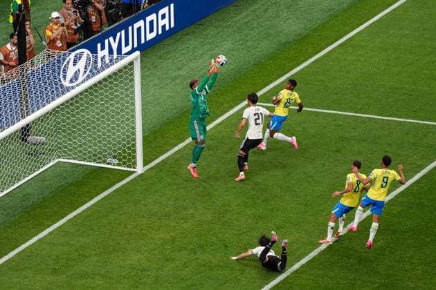 Zion Suzuki of Japan catches the ball Brazil v Japan, 2026 FIFA World Cup, WM, Weltmeisterschaft, Fussball Round of 32, Football, Houston Stadium, Houston, Texas, USA - 29 Jun 2026Houston Houston Stadium Texas (TX) United States of America  Copyright: xIsmaelxAdnan Shutterstockx 16968921bl