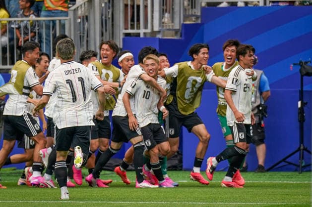 USA: Fußball FIFA World Cup, WM, Weltmeisterschaft, Fussball WM, Weltmeisterschaft, Fussball 2026 K.o.-Runde Round of 32 - Brasilien vs Japan, NRG Stadium Houston Stadium (Houston, Texas): Tor, Torschuss und Torjubel zum 1:0 durch Kaishu Sano KaishÅ« Sano (Japan 24) Freude, Emotionen, Jubel *** USA Soccer FIFA World Cup, World Cup, 2026 Soccer World Cup Knockout Round, Round of 32, Brazil vs. Japan, NRG Stadium, Houston, Texas, Goal, shot on goal and goal celebration for the 1–0 goal by Kaishu Sano, Japan, 24th minute—joy, emotions, cheering Copyright: xJOERANxSTEINSIEKx