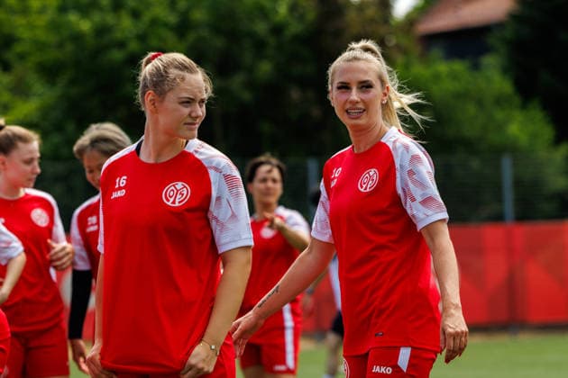 1. FSV Mainz 05 Frauen, Auftakttraining, 29.06.2026 Christine Kilian (1. FSV Mainz 05 Frauen, 16) und Chiara Bouziane (1. FSV Mainz 05 Frauen, 10) Auftakttraining der Frauen des 1. FSV Mainz 05 zur Saison 2026 27 der 1. Frauen Fussball Bundesliga, Trainingsgelände auf dem Wolfgang Frank Campus, Mainz, 29.06.2026 DFL DFB regulations prohibit any use of photographs as image sequences and or quasi-video. *** 1 FSV Mainz 05 Women, Season-Opening Training, June 29, 2026 Christine Kilian 1 FSV Mainz 05 Women, 16 and Chiara Bouziane 1 FSV Mainz 05 Women, 10 First training session of the 1 FSV Mainz 05 Women’s team for the 2026–27 season of the Women’s Bundesliga, training grounds at the Wolfgang Frank Campus, Mainz, June 29, 2026 DFL DFB regulations prohibit any use of photographs as image sequences and or quasi-video Copyright: xBEAUTIFULxSPORTS Hahnex