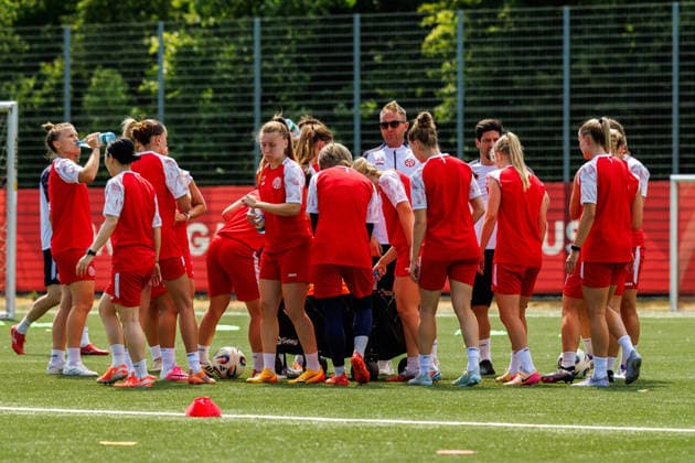 1. FSV Mainz 05 Frauen, Auftakttraining, 29.06.2026 Trinkpause Auftakttraining der Frauen des 1. FSV Mainz 05 zur Saison 2026 27 der 1. Frauen Fussball Bundesliga, Trainingsgelände auf dem Wolfgang Frank Campus, Mainz, 29.06.2026 DFL DFB regulations prohibit any use of photographs as image sequences and or quasi-video. *** 1 FSV Mainz 05 Women, Season-Opening Training Session, June 29, 2026 Water Break during the 1 FSV Mainz 05 Women’s season-opening training session for the 2026 season of the Women’s Bundesliga 27, training grounds at the Wolfgang Frank Campus, Mainz, June 29, 2026. DFL and DFB regulations prohibit any use of photographs as image sequences and or quasi-video content. Copyright: xBEAUTIFULxSPORTS Hahnex