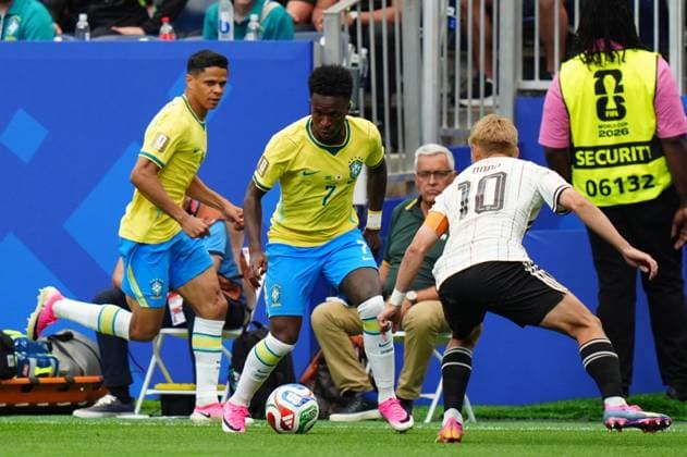 Brazil v Japan - FIFA World Cup, WM, Weltmeisterschaft, Fussball 2026 - Round of 32 HOUSTON, USA - JUNE 29: Vinicius Jr. (7) of Brazil in action against Ritsu Doan of Japan during the FIFA World Cup 2026 Round of 32 match between Brazil and Japan at Houston Stadium (NRG Stadium) on June 29, 2026 in Houston, Texas. Hakan Akgun Anadolu Texas United States. Editorial use only. Please get in touch for any other usage.  Copyright: x2026xAnadoluxHakanxAkgunx