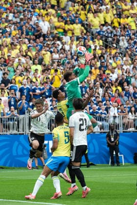 Zion Suzuki of Japan and Gabriel of Brazil fight for possession during a FIFA Men’s World Cup 2026 round of 32 football match between Brazil and Japan at Houston Stadium, in Houston on June 29th 2026 (Photo by Leo Barrilari SPP)  Copyright: xLeoxBarrilari SPPx Sportspressphoto_SPR180142