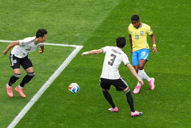 Endrick of Brazil passes the ball Brazil v Japan, 2026 FIFA World Cup, WM, Weltmeisterschaft, Fussball Round of 32, Football, Houston Stadium, Houston, Texas, USA - 29 Jun 2026Houston Houston Stadium Texas (TX) United States of America  Copyright: xIsmaelxAdnan Shutterstockx 16968921bq