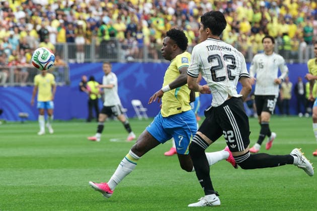 HOUSTON, TX - JUNE 29: Vinicius Junior 7 of Brazil cannot chase down a pass with Takehiro Tomiyasu 22 of Japan pursuing the FIFA World Cup, WM, Weltmeisterschaft, Fussball 2026 Round of 32 match between Brazil and Japan on June 29, 2026, at Houston Stadium in Houston, Texas. (Photo by David Buono Icon Sportswire) SOCCER: JUN 29 FIFA World Cup 26 Round of 32 - Brazil vs Japan EDITORIAL USE ONLY Icon260629014