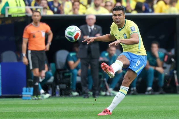 HOUSTON, TX - JUNE 29: Casemiro 5 of Brazil crosses the ball during the FIFA World Cup, WM, Weltmeisterschaft, Fussball 2026 Round of 32 match between Brazil and Japan on June 29, 2026, at Houston Stadium in Houston, Texas. (Photo by David Buono Icon Sportswire) SOCCER: JUN 29 FIFA World Cup 26 Round of 32 - Brazil vs Japan EDITORIAL USE ONLY Icon260629022
