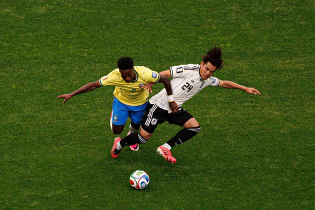 Vinicius Vini Junior and Takehiro Tomiyasu seen during FIFA World Cup, WM, Weltmeisterschaft, Fussball 2026 Round of 32 game between national teams of Brazil and Japan (Grzegorz Wajda Ball Raw Images) Houston Houston Stadium USA Copyright: xGrzegorzxWajdax grzegorzwajda_brazil_japan_2526_3-48