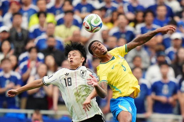 Brazil v Japan - FIFA World Cup, WM, Weltmeisterschaft, Fussball 2026 - Round of 32 HOUSTON, USA - JUNE 29: Gabriel Magalhaes (3) of Brazil in action against Ayase Ueda (18) of Japan during the FIFA World Cup 2026 Round of 32 match between Brazil and Japan at Houston Stadium (NRG Stadium) on June 29, 2026 in Houston, Texas. Hakan Akgun Anadolu Texas United States. Editorial use only. Please get in touch for any other usage.  Copyright: x2026xAnadoluxHakanxAkgunx