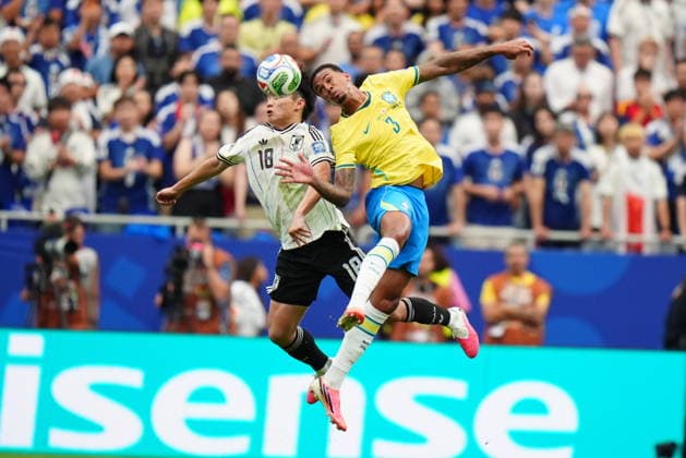Brazil v Japan - FIFA World Cup, WM, Weltmeisterschaft, Fussball 2026 - Round of 32 HOUSTON, USA - JUNE 29: Gabriel Magalhaes (3) of Brazil in action against Ayase Ueda (18) of Japan during the FIFA World Cup 2026 Round of 32 match between Brazil and Japan at Houston Stadium (NRG Stadium) on June 29, 2026 in Houston, Texas. Hakan Akgun Anadolu Texas United States. Editorial use only. Please get in touch for any other usage.  Copyright: x2026xAnadoluxHakanxAkgunx