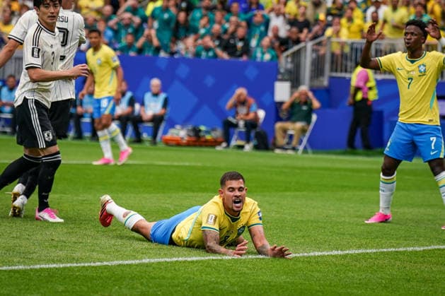 USA: Fußball FIFA World Cup, WM, Weltmeisterschaft, Fussball WM, Weltmeisterschaft, Fussball 2026 K.o.-Runde Round of 32 - Brasilien vs Japan, NRG Stadium Houston Stadium (Houston, Texas): Bruno Guimaraes Bruno Guimaraes (Brasilien 8) nach vergebener Torchance *** USA Soccer FIFA World Cup, World Cup, 2026 World Cup, Round of 32, Brazil vs. Japan, NRG Stadium, Houston, Texas, Bruno Guimaraes, Bruno Guimaraes, Brazil 8 after a missed scoring opportunity Copyright: xJOERANxSTEINSIEKx