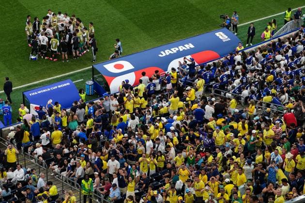 Japan squad in a huddle during a hydration break Brazil v Japan, 2026 FIFA World Cup, WM, Weltmeisterschaft, Fussball Round of 32, Football, Houston Stadium, Houston, Texas, USA - 29 Jun 2026Houston Houston Stadium Texas (TX) United States of America  Copyright: xIsmaelxAdnan Shutterstockx 16968921cj