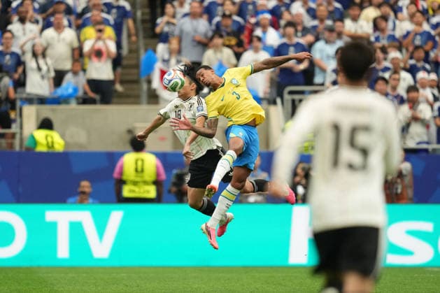 Ayase Ueda (Japan) and Gabriel Magalhaes (Brazil) battle for the ball during Brazil and Japan, Round of 32 FIFA World Cup, WM, Weltmeisterschaft, Fussball 2026, Houston Stadium, Texas, USA on June 29, 2026. Thor Wegner DeFodi Images. (Photo by DeFodi Images) - *** Ayase Ueda of Japan and Gabriel Magalhaes of Brazil battle for the ball during the Round of 32 match between Brazil and Japan at the 2026 FIFA World Cup at Houston Stadium in Texas, USA, on June 29, 2026. Photo by DeFodi Images (Thor Wegner)