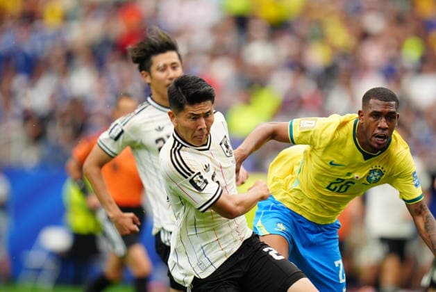 Brazil v Japan - FIFA World Cup, WM, Weltmeisterschaft, Fussball 2026 - Round of 32 HOUSTON, USA - JUNE 29: Rayan (26) of Brazil in action against Junnosuke Suzuki (L) of Japan during the FIFA World Cup 2026 Round of 32 match between Brazil and Japan at Houston Stadium (NRG Stadium) on June 29, 2026 in Houston, Texas. Hakan Akgun Anadolu Texas United States. Editorial use only. Please get in touch for any other usage.  Copyright: x2026xAnadoluxHakanxAkgunx