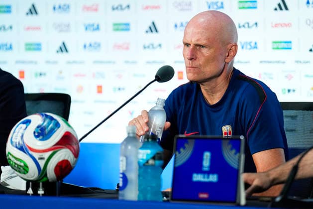 Fotball-VM 2026 Dallas, Texas , USA 20260629. Landslagssjef Stale Solbakken pa pressekonferanse dagen for 16-delsfinalen i fotball-VM mellom Norge og Elfenbenskysten i Dallas. Foto: Fredrik Varfjell NTB Dallas, Texas USA EDITORIAL USE ONLY. RESTRICTED USE FOR BETTING COMPANIES Ref:_SPOJlOHgoWR6lk.jpg *** 2026 FIFA World Cup, Dallas, Texas, USA, June 29, 2026. National team coach Stale Solbakken at a press conference on the day of the Round of 16 match in the FIFA World Cup between Norway and Ivory Coast in Dallas. Photo: Fredrik Varfjell, NTB. Dallas, Texas, USA EDITORIAL USE ONLY RESTRICTED USE FOR BETTING COMPANIES  Copyright: xFredrikxVarfjellx xNTBx
