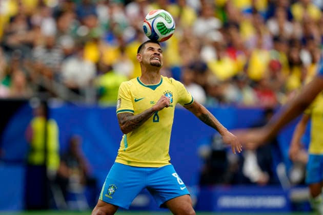 Bruno Guimaraes seen during FIFA World Cup, WM, Weltmeisterschaft, Fussball 2026 Round of 32 game between national teams of Brazil and Japan (Edmung Wong Ball Raw Images) Houston Houston Stadium USA Copyright: xEdmundxWongx edmundwong_brazil_japan_2526_4-13