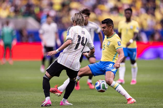 Brazil v Japan: round of 32 - FIFA World Cup, WM, Weltmeisterschaft, Fussball 2026 HOUSTON, TEXAS - JUNE 29: Junya Ito 14 of Japan passes the ball during the FIFA World Cup 2026 round of 32 match between Brazil and Japan at Houston Stadium on June 29, 2026 in Houston, USA. (Photo by Victor Monteiro PxImages) Houston Houston Stadium Texas USA Copyright: xVictorxMonteirox