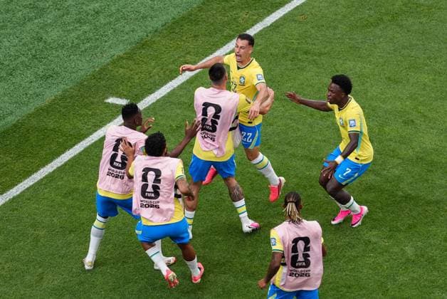 Gabriel Martinelli of Brazil celebrates his goal with his teammates Brazil v Japan, 2026 FIFA World Cup, WM, Weltmeisterschaft, Fussball Round of 32, Football, Houston Stadium, Houston, Texas, USA - 29 Jun 2026Houston Houston Stadium Texas (TX) United States of America  Copyright: xIsmaelxAdnan Shutterstockx 16968921db