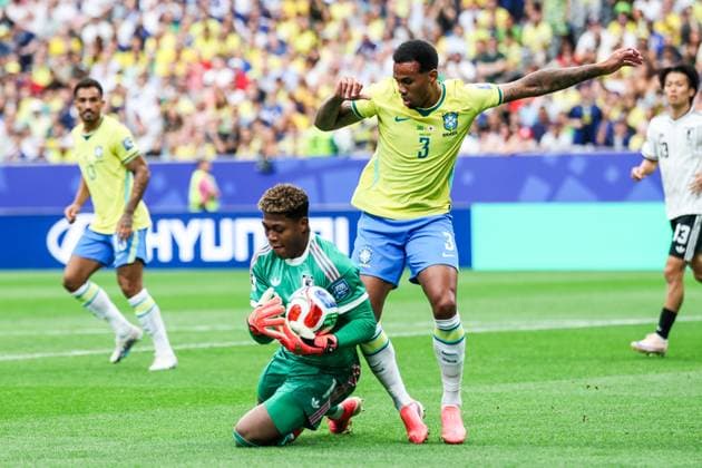 June 29, 2026, USA: Gabriel Magalhaes player of Brazil and Zion Suzuki Goalkeeper of Japan during the FIFA World Cup, WM, Weltmeisterschaft, Fussball 2026 Round of 32 match between Brazil and Japan at Houston Stadium, in Texas, United States, on Monday, June 29, 2026.(Foto: Brazil Photo Press Brazil Photo Press) INTERNATIONAL USA - ZUMAc233 0860331141st Copyright: xVanessaxCarvalhox