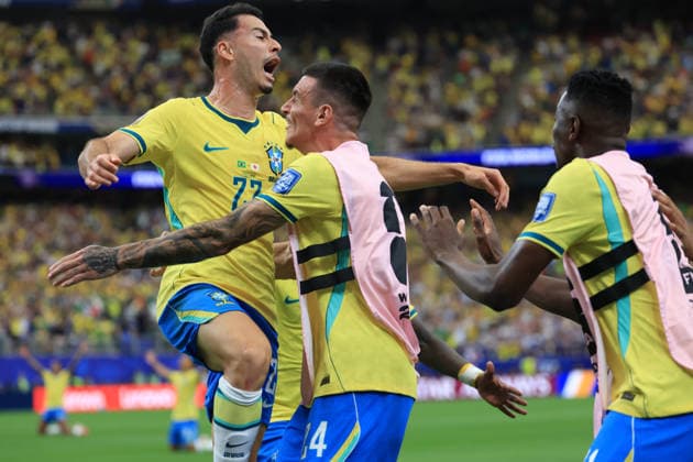 Brazilian forward Gabriel Martinelli (L) celebrates after scoring to make it 2-1 during the 2026 FIFA World Cup, WM, Weltmeisterschaft, Fussball round-of-32 soccer match between Brazil and Japan, in Houston, United States, 29 June 2026. 2026 FIFA World Cup - round of 32 - Brazil vs. Japan !ACHTUNG: NUR REDAKTIONELLE NUTZUNG!  Copyright: xCarlosxRamirezx GRAF7931 20260629-55020748246_1