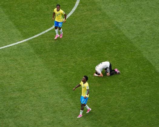 Vinicius Junior of Brazil and Endrick of Brazil celebrate at full time as Shogo Taniguchi of Japan falls to the ground Brazil v Japan, 2026 FIFA World Cup, WM, Weltmeisterschaft, Fussball Round of 32, Football, Houston Stadium, Houston, Texas, USA - 29 Jun 2026Houston Houston Stadium Texas (TX) United States of America  Copyright: xIsmaelxAdnan Shutterstockx 16968921dr