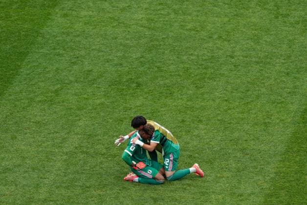 Zion Suzuki of Japan consoled by Keisuke Osako of Japan at full time after defeat Brazil v Japan, 2026 FIFA World Cup, WM, Weltmeisterschaft, Fussball Round of 32, Football, Houston Stadium, Houston, Texas, USA - 29 Jun 2026Houston Houston Stadium Texas (TX) United States of America  Copyright: xIsmaelxAdnan Shutterstockx 16968921dm