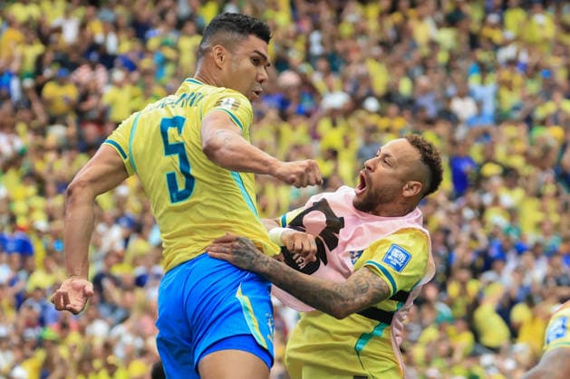 Brazilian midfielder Casemiro (L) celebrates after scoring the equalizer during the 2026 FIFA World Cup, WM, Weltmeisterschaft, Fussball round-of-32 soccer match between Brazil and Japan, in Houston, United States, 29 June 2026. 2026 FIFA World Cup - round of 32 - Brazil vs. Japan !ACHTUNG: NUR REDAKTIONELLE NUTZUNG!  Copyright: xCarlosxRamirezx GRAF7943 20260629-55020748280_1
