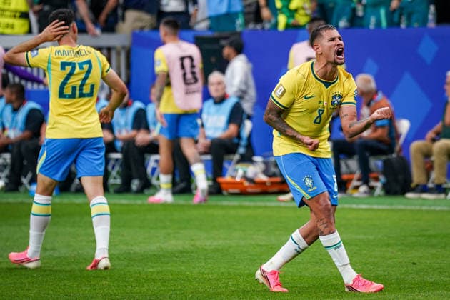 USA: Fußball FIFA World Cup, WM, Weltmeisterschaft, Fussball WM, Weltmeisterschaft, Fussball 2026 K.o.-Runde Round of 32 - Brasilien vs Japan, NRG Stadium Houston Stadium (Houston, Texas): Tor und Torjubel zum 2:1 durch Gabriel Martinelli (Brasilien 22) Freude, Emotionen, Jubel Bruno Guimaraes Bruno Guimaraes (Brasilien 8) *** USA Soccer FIFA World Cup, World Cup, 2026 Soccer World Cup Knockout Round, Round of 32, Brazil vs. Japan, NRG Stadium, Houston, Texas; Goal and celebration of the 2-1 score by Gabriel Martinelli (Brazil 22); Joy, emotions, celebration by Bruno Guimaraes, Brazil 8 Copyright: xJOERANxSTEINSIEKx