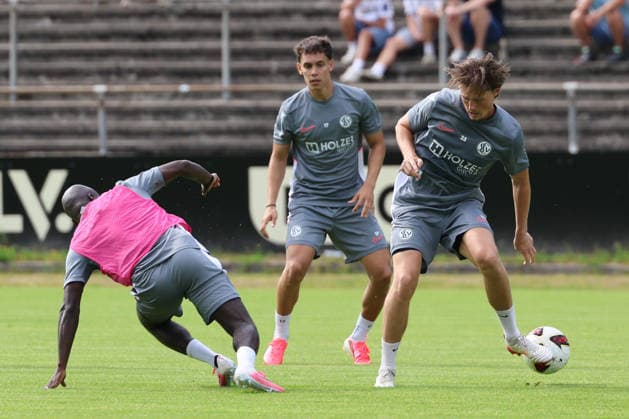 29.06.2026, Fussball, Herren, 1. Bundesliga, Saison 2026 2027, Trainingsauftakt, SV 07 Elversberg, Carlo Sickinger (SV 07 Elversberg), Amara Conde (SV 07 Elversberg), Frederik Schmahl (SV 07 Elversberg) Sankt Ingbert Mühlwaldstadion Saarland Deutschland (DEU) *** June 29, 2026, Soccer, Men s, Bundesliga 1, 2026–2027 Season, Start of Training, SV 07 Elversberg, Carlo Sickinger SV 07 Elversberg, Amara Conde SV 07 Elversberg, Frederik Schmahl, SV 07 Elversberg, Sankt Ingbert, Mühlwaldstadion, Saarland, Germany, DEU Copyright: xSebastianxBachx