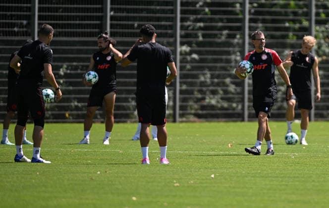 29.06.2026, xophax, Fussball , 3.Liga, Saison 2026 2027. Fortuna Köln , Trainingsauftakt für die neue Saison in der dritten Liga. Trainer Matthias Mink , rechts ( SC Fortuna Köln ) Koeln *** June 29, 2026, xophax, Soccer, 3rd Division, 2026–2027 Season, Fortuna Köln, Start of training for the new season in the 3rd Division; Coach Matthias Mink, right: SC Fortuna Köln, Cologne