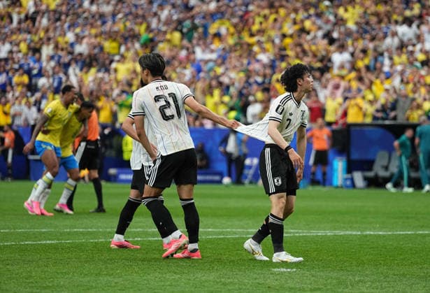 Hiroki Ito (Japan) and Ao Tanaka (Japan) with post game despair during Brazil and Japan, Round of 32 FIFA World Cup, WM, Weltmeisterschaft, Fussball 2026, Houston Stadium, Texas, USA on June 29, 2026. Thor Wegner DeFodi Images. (Photo by DeFodi Images) - *** Hiroki Ito of Japan and Ao Tanaka of Japan look dejected after the match between Brazil and Japan in the Round of 32 of the 2026 FIFA World Cup at Houston Stadium in Texas, USA, on June 29, 2026. Photo by DeFodi Images (Thor Wegner)