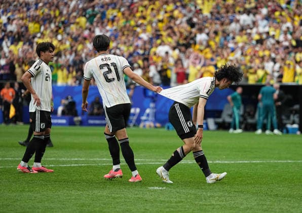 Hiroki Ito (Japan) and Ao Tanaka (Japan) with post game despair during Brazil and Japan, Round of 32 FIFA World Cup, WM, Weltmeisterschaft, Fussball 2026, Houston Stadium, Texas, USA on June 29, 2026. Thor Wegner DeFodi Images. (Photo by DeFodi Images) - *** Hiroki Ito of Japan and Ao Tanaka of Japan look dejected after the match between Brazil and Japan in the Round of 32 of the 2026 FIFA World Cup at Houston Stadium in Texas, USA, on June 29, 2026. Photo by DeFodi Images (Thor Wegner)