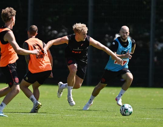 29.06.2026, xophax, Fussball , 3.Liga, Saison 2026 2027. Fortuna Köln , Trainingsauftakt für die neue Saison in der dritten Liga. Timo Bornemann, mitte und Adrian Stanilewicz , rechts ( SC Fortuna Köln ) Koeln *** June 29, 2026, xophax, Soccer, 3rd Division, 2026–2027 Season, Fortuna Köln, Start of training for the new season in the 3rd Division: Timo Bornemann (center) and Adrian Stanilewicz (right), SC Fortuna Köln, Cologne