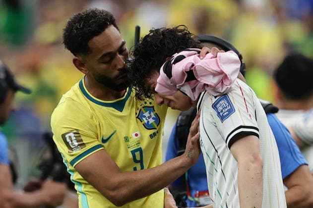 FIFA World Cup, WM, Weltmeisterschaft, Fussball 2026 - Round of 32 - Brazil vs Japan Matheus Cunha of Brazil (L) comforts Ao Tanaka of Japan after the FIFA World Cup 2026 Round of 32 match Brazil against Japan, in Houston, USA, 29 June 2026. HOUSTON United States  Copyright: xCHRISTOPHERxNEUNDORFx