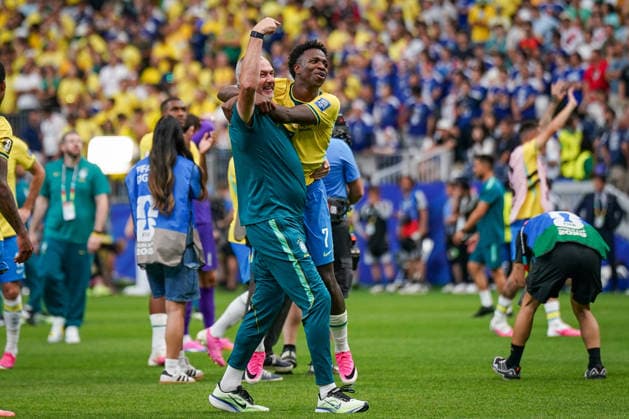 USA: Fußball FIFA World Cup, WM, Weltmeisterschaft, Fussball WM, Weltmeisterschaft, Fussball 2026 K.o.-Runde Round of 32 - Brasilien vs Japan, NRG Stadium Houston Stadium (Houston, Texas): Vinicius Junior Vinicius Junior Vini Jr. (Brasilien 7) feiert den Sieg Freude, Emotionen, Jubel *** USA Soccer FIFA World Cup, World Cup, 2026 Soccer World Cup Knockout Round, Round of 32, Brazil vs. Japan, NRG Stadium, Houston, Texas, Vinicius Junior, Vini Jr., Brazil 7 celebrates the victory—joy, emotions, jubilation Copyright: xJOERANxSTEINSIEKx