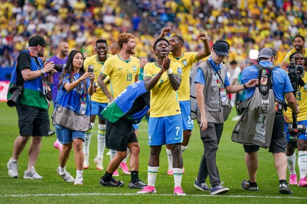 USA: Fußball FIFA World Cup, WM, Weltmeisterschaft, Fussball WM, Weltmeisterschaft, Fussball 2026 K.o.-Runde Round of 32 - Brasilien vs Japan, NRG Stadium Houston Stadium (Houston, Texas): Vinicius Junior Vinicius Junior Vini Jr. (Brasilien 7) feiert den Sieg Freude, Emotionen, Jubel *** USA Soccer FIFA World Cup, World Cup, 2026 Soccer World Cup Knockout Round, Round of 32, Brazil vs. Japan, NRG Stadium, Houston, Texas, Vinicius Junior, Vini Jr., Brazil 7 celebrates the victory—joy, emotions, jubilation Copyright: xJOERANxSTEINSIEKx