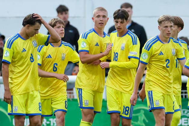 Dmytro Bohdanov (Ukraine) bejubelt seinen Treffer mit den Teamkollegen, UEFA European Under-19 Championship 2026 Group B, Croatia v Ukraine, Bangor City Stadium am 29. June 2026 in Bangor, Vereinigtes Königreich. (Foto von Marco Steinbrenner DeFodi Images) Dmytro Bohdanov (Ukraine) celebrates his goal with teammates, UEFA European Under-19 Championship 2026 Group B, Croatia v Ukraine, Bangor City Stadium, June 29, 2026 in Bangor, United Kingdom. (Photo by Marco Steinbrenner DeFodi Images) - *** Dmytro Bohdanov of Ukraine celebrates his goal with his teammates, 2026 UEFA European Under-19 Championship Group B, Croatia vs. Ukraine, Bangor City Stadium on June 29, 2026, in Bangor, United Kingdom. Photo by Marco Steinbrenner, DeFodi Images. Dmytro Bohdanov of Ukraine celebrates his goal with teammates, UEFA European Under-19 Championship 2026 Group B, Croatia vs. Ukraine, Bangor City Stadium, June 29, 2026, in Bangor, United Kingdom. Photo by Marco Steinbrenner, DeFodi Images
