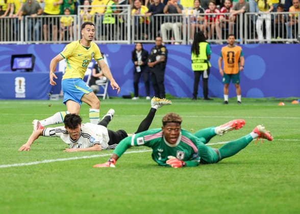 HOUSTON, TX - JUNE 29: Gabriel Martinelli 22 of Brazil watches as he scores in the second half during the FIFA World Cup, WM, Weltmeisterschaft, Fussball 2026 Round of 32 match between Brazil and Japan on June 29, 2026 at Houston Stadium in Houston, Texas. (Photo by Leslie Plaza Johnson Icon Sportswire) SOCCER: JUN 29 FIFA World Cup 26 Round of 32 - Brazil v Japan EDITORIAL USE ONLY Icon260629037