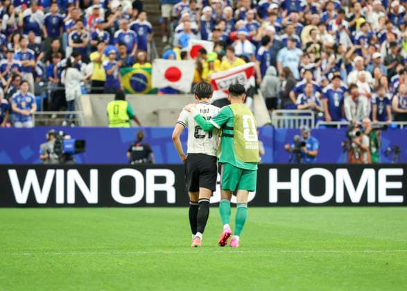 HOUSTON, TX - JUNE 29: Hiroki Ito 21 of Japan is comforted by teammate following their team™s 2-1 loss, ending their run in the tournament, during the FIFA World Cup, WM, Weltmeisterschaft, Fussball 2026 Round of 32 match between Brazil and Japan on June 29, 2026 at Houston Stadium in Houston, Texas. (Photo by Leslie Plaza Johnson Icon Sportswire) SOCCER: JUN 29 FIFA World Cup 26 Round of 32 - Brazil v Japan EDITORIAL USE ONLY Icon260629043
