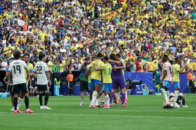 HOUSTON, TX - JUNE 29: Brazil players celebrate and Japan players show their dejection after the FIFA World Cup, WM, Weltmeisterschaft, Fussball 2026 Round of 32 match between Brazil and Japan on June 29, 2026, at Houston Stadium in Houston, Texas. (Photo by David Buono Icon Sportswire) SOCCER: JUN 29 FIFA World Cup 26 Round of 32 - Brazil vs Japan EDITORIAL USE ONLY Icon260629066