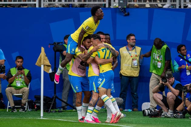June 29, 2026: Brazil forward Gabriel Martinelli (22) celebrates his goal with teammates during a FIFA World Cup, WM, Weltmeisterschaft, Fussball Round of 32 match between Brazil and Japan in Houston, TX. .. CSM USA - ZUMAc04_ 20260629_faf_c04_026 Copyright: xTraskxSmithx