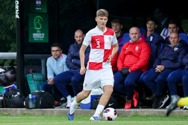 Kristian Mandic (Croatia) kontrolliert den Ball, UEFA European Under-19 Championship 2026 Group B, Croatia v Ukraine, Bangor City Stadium am 29. June 2026 in Bangor, Vereinigtes Königreich. (Foto von Marco Steinbrenner DeFodi Images) Kristian Mandic (Croatia) controls the ball, UEFA European Under-19 Championship 2026 Group B, Croatia v Ukraine, Bangor City Stadium, June 29, 2026 in Bangor, United Kingdom. (Photo by Marco Steinbrenner DeFodi Images) - *** Kristian Mandic of Croatia controls the ball, 2026 UEFA European Under-19 Championship Group B, Croatia vs. Ukraine, Bangor City Stadium on June 29, 2026, in Bangor, United Kingdom. Photo by Marco Steinbrenner, DeFodi Images. Kristian Mandic of Croatia controls the ball, UEFA European Under-19 Championship 2026, Group B, Croatia vs. Ukraine, Bangor City Stadium, June 29, 2026, in Bangor, United Kingdom. Photo by Marco Steinbrenner, DeFodi Images