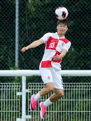 Patrice Covic (Croatia) kontrolliert den Ball, UEFA European Under-19 Championship 2026 Group B, Croatia v Ukraine, Bangor City Stadium am 29. June 2026 in Bangor, Vereinigtes Königreich. (Foto von Marco Steinbrenner DeFodi Images) Patrice Covic (Croatia) controls the ball, UEFA European Under-19 Championship 2026 Group B, Croatia v Ukraine, Bangor City Stadium, June 29, 2026 in Bangor, United Kingdom. (Photo by Marco Steinbrenner DeFodi Images) - *** Patrice Covic of Croatia controls the ball, 2026 UEFA European Under-19 Championship Group B, Croatia vs. Ukraine, Bangor City Stadium on June 29, 2026, in Bangor, United Kingdom. Photo by Marco Steinbrenner, DeFodi Images. Patrice Covic of Croatia controls the ball, UEFA European Under-19 Championship 2026, Group B, Croatia vs. Ukraine, Bangor City Stadium, June 29, 2026, in Bangor, United Kingdom. Photo by Marco Steinbrenner, DeFodi Images