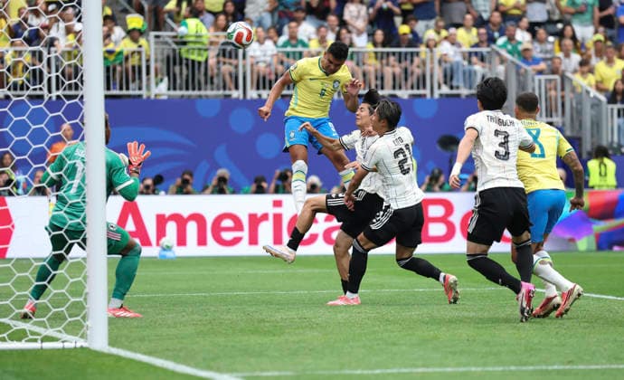 (260630) -- HOUSTON, June 30, 2026 -- Casemiro (top) of Brazil heads and scores during the round of 32 match between Brazil and Japan at the 2026 FIFA World Cup, WM, Weltmeisterschaft, Fussball at Houston Stadium in Houston, the United States, June 29, 2026. ) (SP)U.S.-HOUSTON-FOOTBALL-FIFA WORLD CUP-ROUND OF 32-BRA VS JPN LixMing 