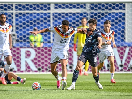 Felix Nmecha (Germany) and Damian Bobadilla (Paraguay) battle for the ball during the FIFA World Cup, WM, Weltmeisterschaft, Fussball 2026 Round Of 32 match between Germany and Paraguay at Boston Stadium on June 29, 2026 in Foxborough, United States. (Photo by Harry Langer DeFodi Images) - *** Felix Nmecha of Germany and Damian Bobadilla of Paraguay battle for the ball during the 2026 FIFA World Cup Round of 32 match between Germany and Paraguay at Boston Stadium on June 29, 2026, in Foxborough, United States. Photo by Harry Langer, DeFodi Images
