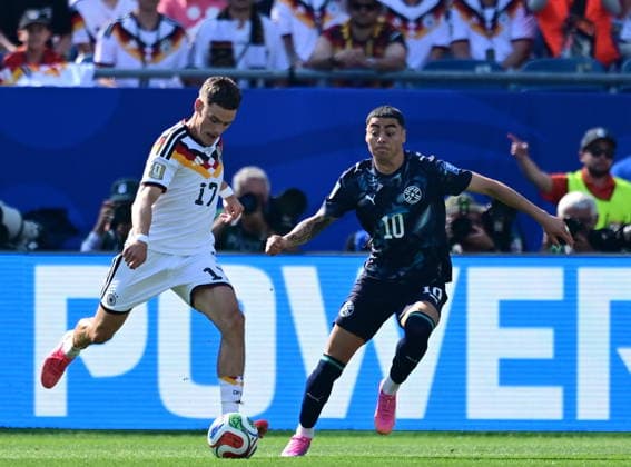 Germany v Paraguay - FIFA World Cup, WM, Weltmeisterschaft, Fussball 2026 - Round of 32 FOXBOROUGH, USA - JUNE 29: Florian Wirtz of Germany in action against Miguel almiron (10) of Paraguay during the 2026 FIFA World Cup Round of 32 match between Germany and Paraguay at Boston Stadium (Gillette Stadium) in Foxborough, Massachusetts, United States on June 29, 2026. Abdulhamid Hosbas Anadolu Massachusetts United States. Editorial use only. Please get in touch for any other usage.  Copyright: x2026xAnadoluxAbdulhamidxHosbasx