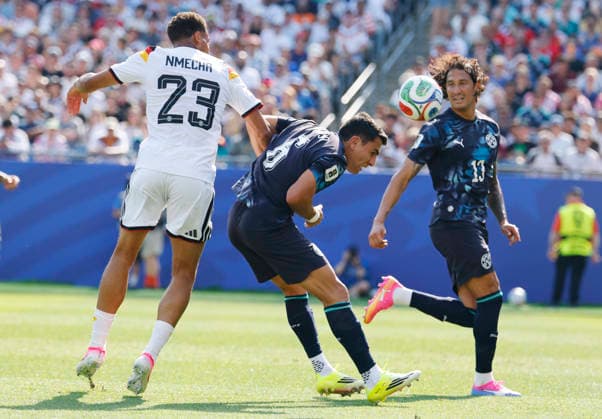 Paraguay s Junior Alonso (6) heads the ball away from Germany s Felix Nmecha in the first half of a FIFA World Cup, WM, Weltmeisterschaft, Fussball match at Boston Stadium in Boston on Monday, June 29, 2026.  BOS20260629807 CJxGUNTHER
