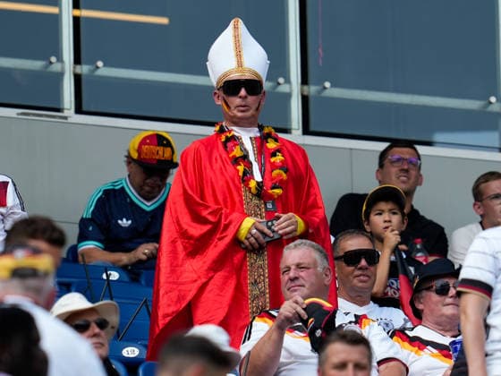 Fans der deutschen Nationalmannschaft jubeln auf der Tribuene. USA, FIFA Weltmeisterschaft, Sechzehntelfinale, Deutschland vs Paraguay, Boston, 29.06.2026 FIFA Weltmeisterschaft, Sechzehntelfinale, Deutschland vs Paraguay, Boston, 29.06.2026 Boston *** Fans of the German national team cheer from the stands in the U.S., FIFA World Cup, Round of 32, Germany vs. Paraguay, Boston, June 29, 2026 FIFA World Cup, Round of 32, Germany vs. Paraguay, Boston, June 29, 2026 Boston Copyright: xEibner-Pressefoto ScottxColemanx EP_SCN