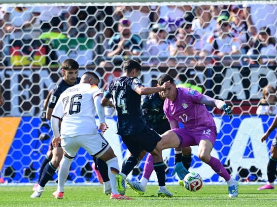 Germany v Paraguay - FIFA World Cup, WM, Weltmeisterschaft, Fussball 2026 - Round of 32 FOXBOROUGH, USA - JUNE 29: Deniz Undav (26) of Germany in action against Andres Cubas (14) of Paraguay during the 2026 FIFA World Cup Round of 32 match between Germany and Paraguay at Boston Stadium (Gillette Stadium) in Foxborough, Massachusetts, United States on June 29, 2026. Abdulhamid Hosbas Anadolu Massachusetts United States. Editorial use only. Please get in touch for any other usage.  Copyright: x2026xAnadoluxAbdulhamidxHosbasx
