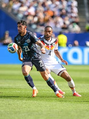 Gabriel Avalos (Paraguay) and Jonathan Tah (Germany) battle for the ball during the FIFA World Cup, WM, Weltmeisterschaft, Fussball 2026 Round Of 32 match between Germany and Paraguay at Boston Stadium on June 29, 2026 in Foxborough, United States. (Photo by Harry Langer DeFodi Images) - *** Gabriel Avalos of Paraguay and Jonathan Tah of Germany battle for the ball during the 2026 FIFA World Cup Round of 32 match between Germany and Paraguay at Boston Stadium on June 29, 2026, in Foxborough, United States. Photo by Harry Langer, DeFodi Images