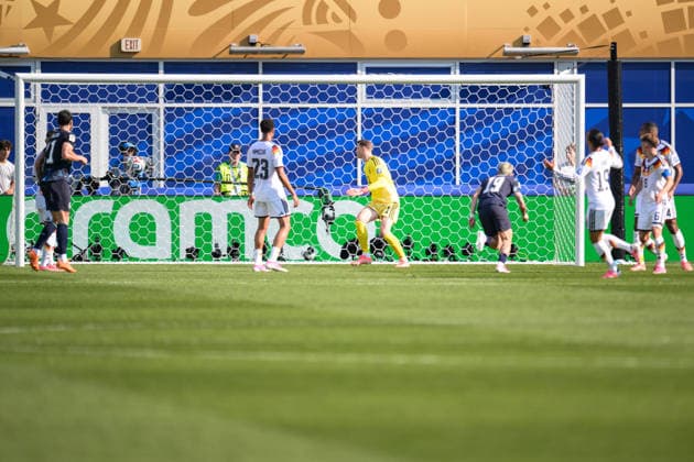 Fußball, WM 2026, 20260629, Deutschland - Paraguay. Im Bild Tor 0:1, v.l. Torwart Manuel NEUER (Deutschland, 1) Torschütze, Julio ENCISO (Paraguay, 19). Foxborough Boston-Stadion Massachusetts Vereinigte Staaten von Amerika *** Soccer, 2026 World Cup, 20260629, Germany vs. Paraguay. Pictured: Goal 0-1; from left: Goalkeeper Manuel NEUER (Germany), 1; Goal scorer: Julio ENCISO (Paraguay); 19; Foxborough, Boston Stadium, Massachusetts, United States of America Copyright: Passion2Press MarkusxFischerx